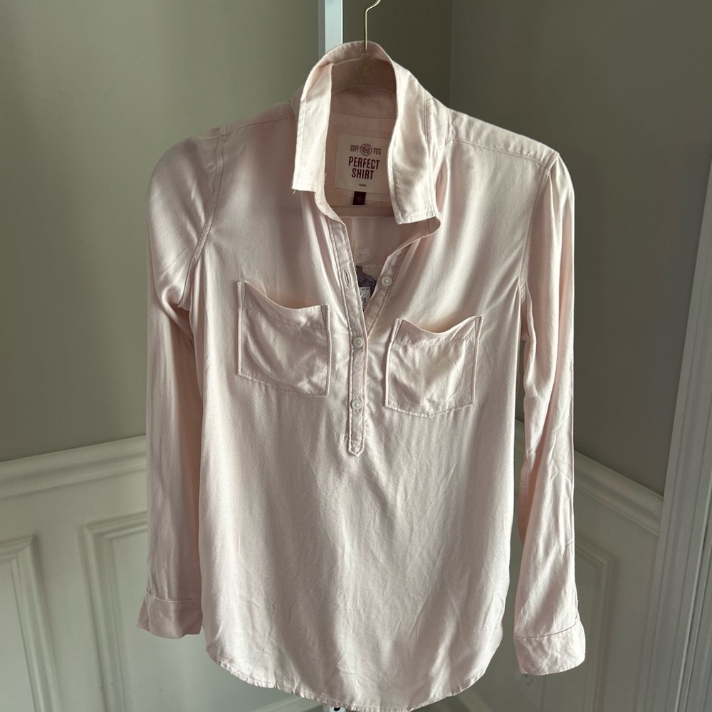 NWT SO Women's Light Pink Button Down Shirt , x-small